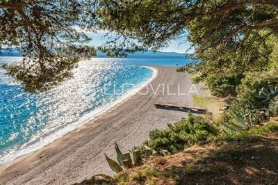 /international/hr/bol-split-dalmatia-county-120092695638/