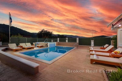 /international/hr/rnovnica-split-dalmatia-county-310107219300/