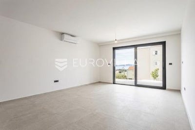 /international/hr/makarska-split-dalmatia-county-310108842469/