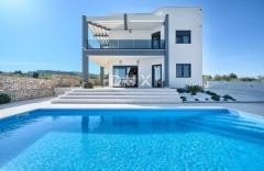 /international/hr/vodice-sibenska-ulica-310109079537/