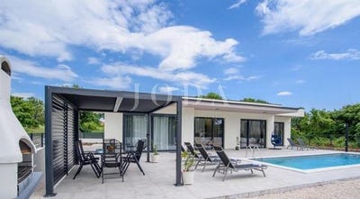 /international/hr/kanfanar-istria-county-310105792003/