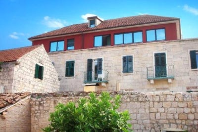 /international/hr/vis-split-dalmatia-county-310107219776/
