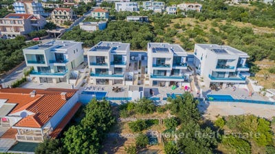 /international/hr/makarska-split-dalmatia-county-310107219472/