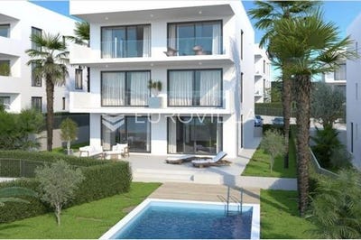/international/hr/trogir-split-dalmatia-county-120090147674/