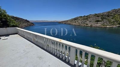 /international/hr/karlobag-lika-senj-county-120094744938/