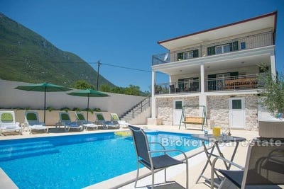 /international/hr/makarska-split-dalmatia-county-310107625866/