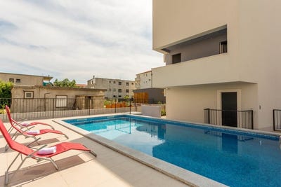 /international/hr/podstrana-split-dalmatia-county-310107357605/