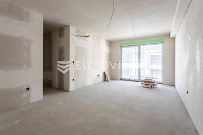 /international/hr/makarska-split-dalmatia-county-310102346255/