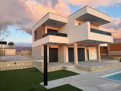 /international/hr/novalja-lika-senj-county-310103428876/