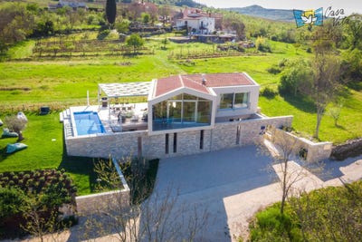 /international/hr/motovun-istria-county-310096782420/