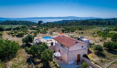 /international/hr/sutivan-split-dalmatia-county-310101391135/