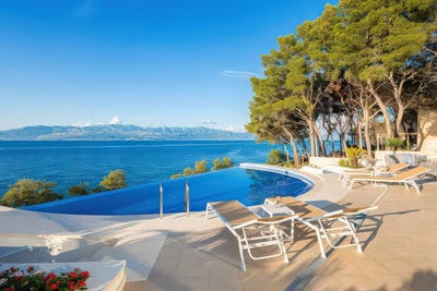 /international/hr/sutivan-split-dalmatia-county-310107944691/