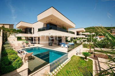/international/hr/marina-marina-split-dalmatia-county-310095887079/