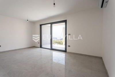 /international/hr/makarska-split-dalmatia-county-310107649293/