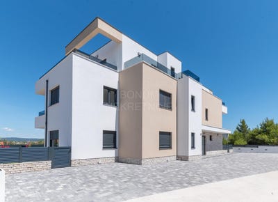 /international/hr/murter-murter-sibenska-ulica-310099343777/