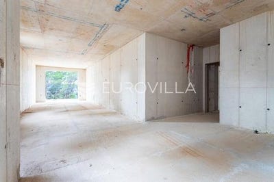 /international/hr/omis-split-dalmatia-county-310103349037/