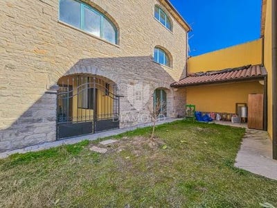 /international/hr/buje-istria-county-310106222561/
