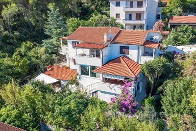 /international/hr/iovo-split-dalmatia-county-310108944305/