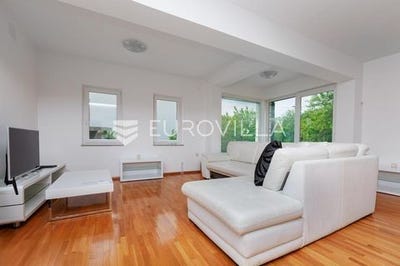 /international/hr/novi-vinodolski-primorje-gorski-kotar-county-310099685591/