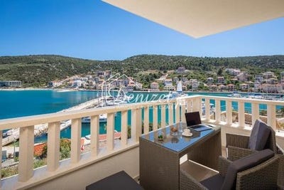 /international/hr/marina-split-dalmatia-county-310102314906/