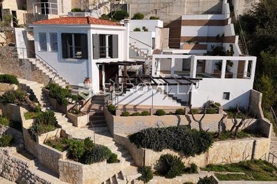 /international/hr/omis-split-dalmatia-county-310107497145/