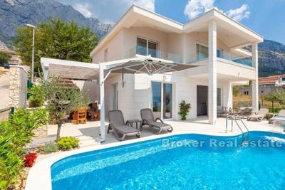 /international/hr/makarska-split-dalmatia-county-310107218284/