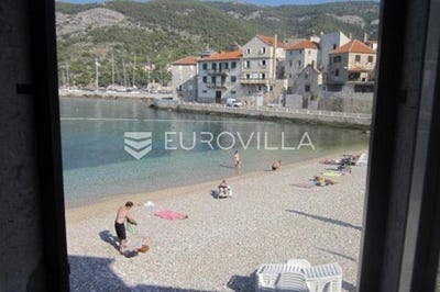 /international/hr/vis-split-dalmatia-county-310103043975/