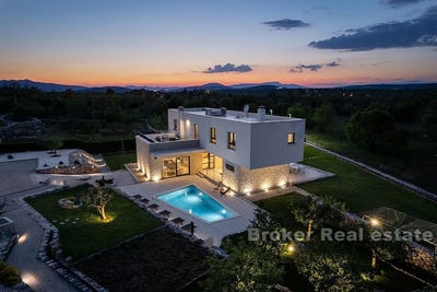 /international/hr/sinj-split-dalmatia-county-310107219164/