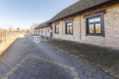 /international/hr/đakovo-osijek-baranja-county-310106082740/