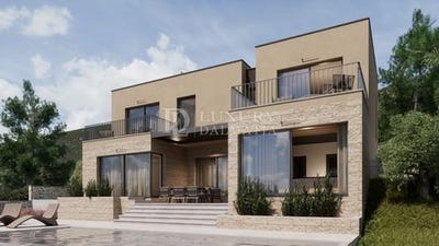 /international/hr/omis-split-dalmatia-county-310107273919/
