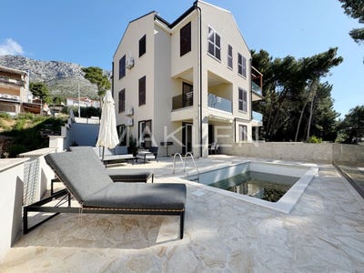 /international/hr/jelsa-split-dalmatia-county-310099417583/