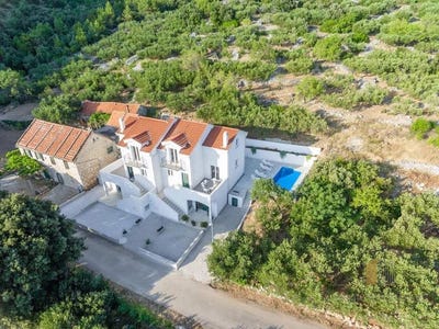 /international/hr/zivogosce-split-dalmatia-county-310097618758/