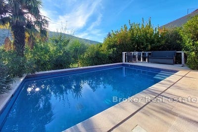 /international/hr/rnovnica-split-dalmatia-county-310107219732/