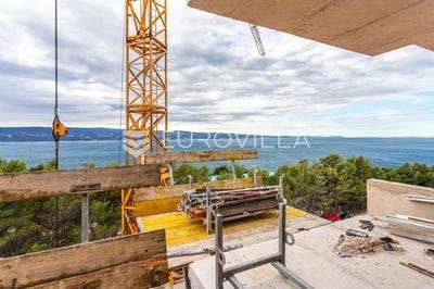 /international/hr/omis-split-dalmatia-county-310104065086/