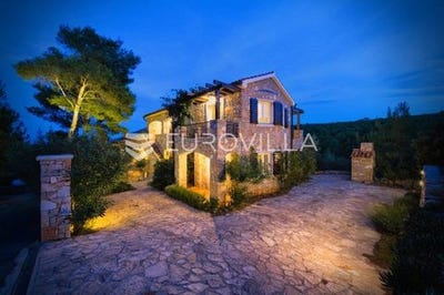 /international/hr/stari-grad-split-dalmatia-county-120098077896/