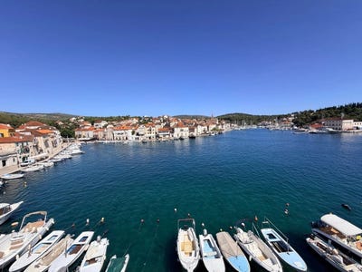 /international/hr/milna-split-dalmatia-county-310108726531/