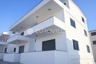 /international/hr/pag-lika-senj-county-310104803151/