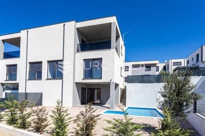 /international/hr/vodice-sibenska-ulica-310107366534/