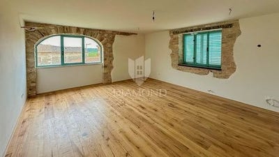 /international/hr/buje-istria-county-120087888395/