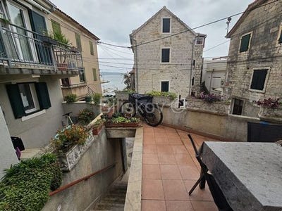 /international/hr/kastel-luksic-split-dalmatia-county-310104044087/