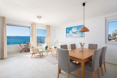 /international/hr/omis-split-dalmatia-county-310102462451/