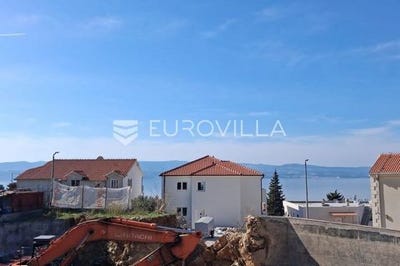 /international/hr/omis-split-dalmatia-county-310105925678/