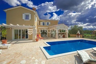 /international/hr/pula-istria-county-310103098377/