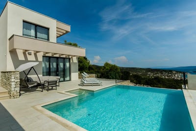 /international/hr/vinisce-split-dalmatia-county-310104282164/