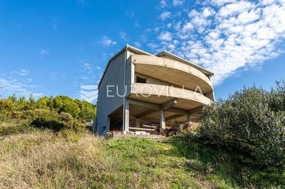 /international/hr/omis-split-dalmatia-county-120096365916/