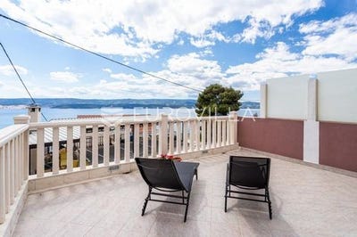 /international/hr/omis-split-dalmatia-county-120091886397/