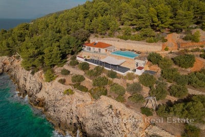 /international/hr/hvar-split-dalmatia-county-310107219285/