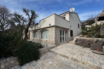/international/hr/omis-split-dalmatia-county-310101850021/