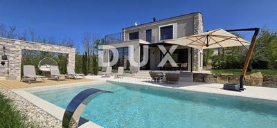 /international/hr/motovun-istria-county-310098842590/