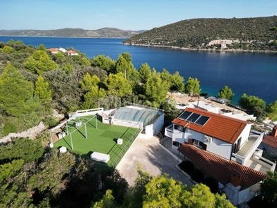/international/hr/trogir-split-dalmatia-county-120089974268/